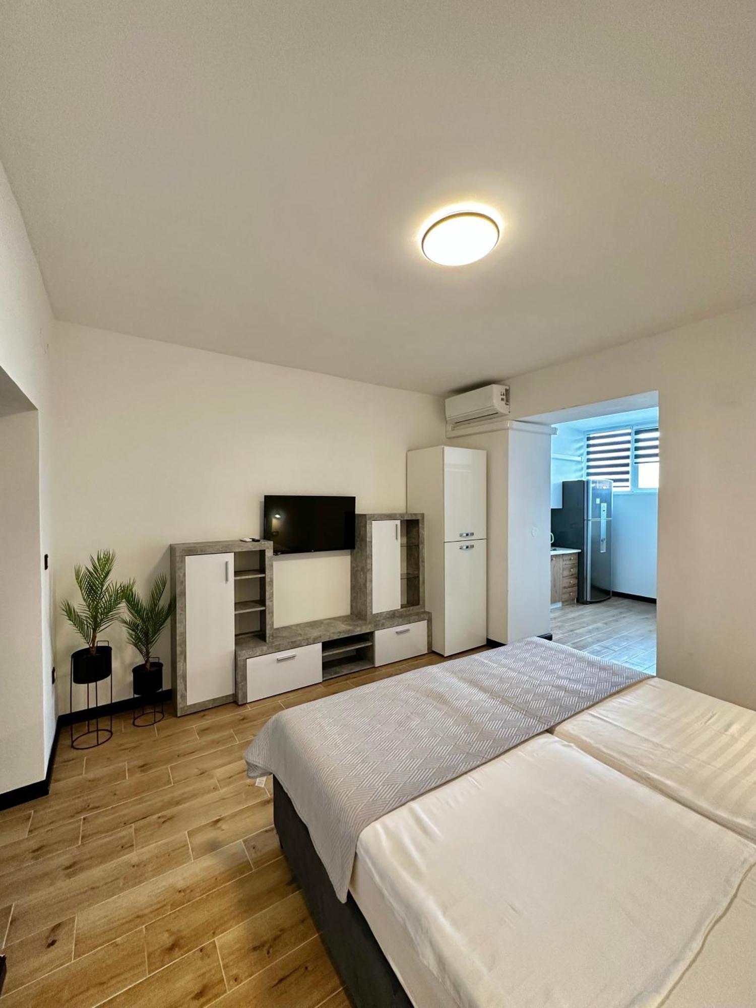 Crolivia Apartments Near Arena, Center Of Pula Exterior foto